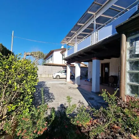Tra Dei Marmi E Marina Di - Il Melograno