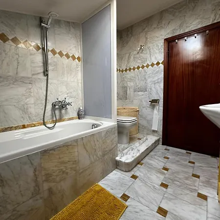 Tra Dei Marmi E Marina Di - Il Melograno Apartment