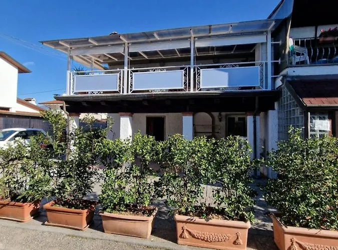 Tra Dei Marmi E Marina Di - Il Melograno Massa (Tuscany)