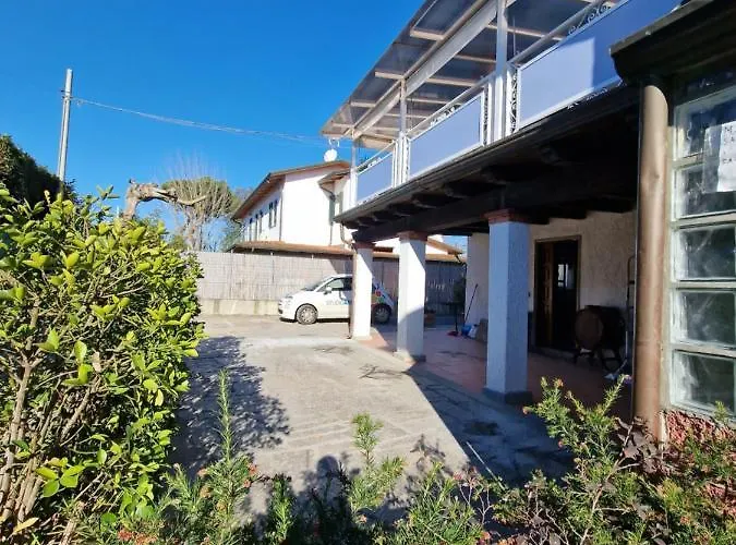 Tra Dei Marmi E Marina Di - Il Melograno