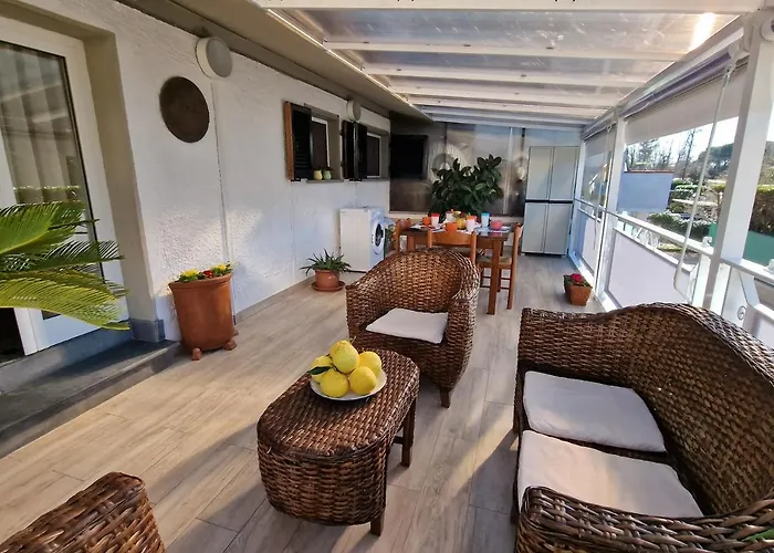 Appartement Tra Dei Marmi E Marina Di - Il Melograno *